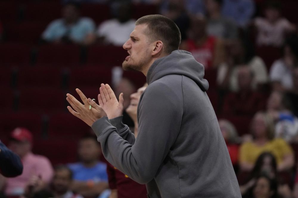 足再次陷入 足再次陷入